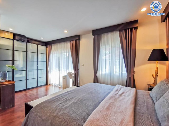 *****บ้านเดี่ยวมือสอง ม.เศรณี คาซ่า ดอนเมือง หลังมุม เนื้อที่ 55 ตร.ว. ฟังก์ชันโดน ๆ 3 ห้องนอน 3 ห้องน้ำ จอดรถได้ 2 คัน ได้พื้นที่ใช้สอยกว้าง ๆ บนใกล้สนามบินดอนเมือง ไม่ว่าจะเข้า-ออกทางไหนก็สะดวก เชื่อมต่อทางด่วน "ศรีสมาน" และรถไฟฟ้าสายสีแดง "สถานีดอนเมือง"